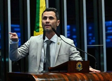 O senador Cleitinho Azevedo segue liderança as pesquisas de intenção de voto -  (crédito: JEFFERSON RUDY/AFP)