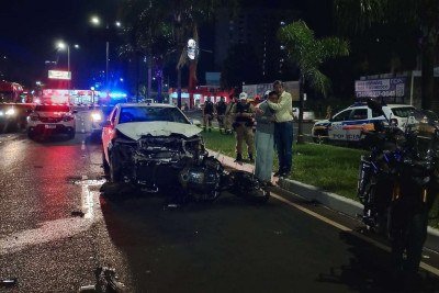 Três policiais são atropelados durante abordagem em Uberlândia -  (crédito: DivulgaÃ§Ã£o/CBMG)