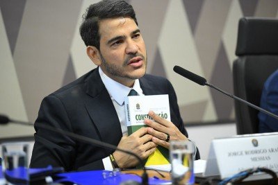 Jorge Messias defendeu o teto constitucional apontando que ele foi preconizado pela ConstituiÃ§Ã£o
       -  (crédito:  Andressa Anholete/AgÃªncia Senado)