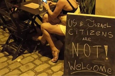 Bar Partisan, na Lapa, área central do Rio de Janeiro, é fechado após expor placa dizendo que americanos e israelenses não eram bem-vindos  -  (crédito: Partisan da Lapa no Instagram)
