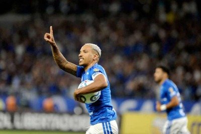 Meia-atacante Matheus Pereira tem sido o 'dono da bola' da Raposa nesta temporada -  (crédito: Alexandre Guzanshe/EM/D.A. Press)