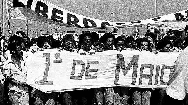 Luta por direitos: Manifestantes celebram o 1&ordm; de Maio, data que se consolidou como feriado nacional em homenagem aos trabalhadores. -  (crédito: Arquivo Ag&ecirc;ncia Brasil)