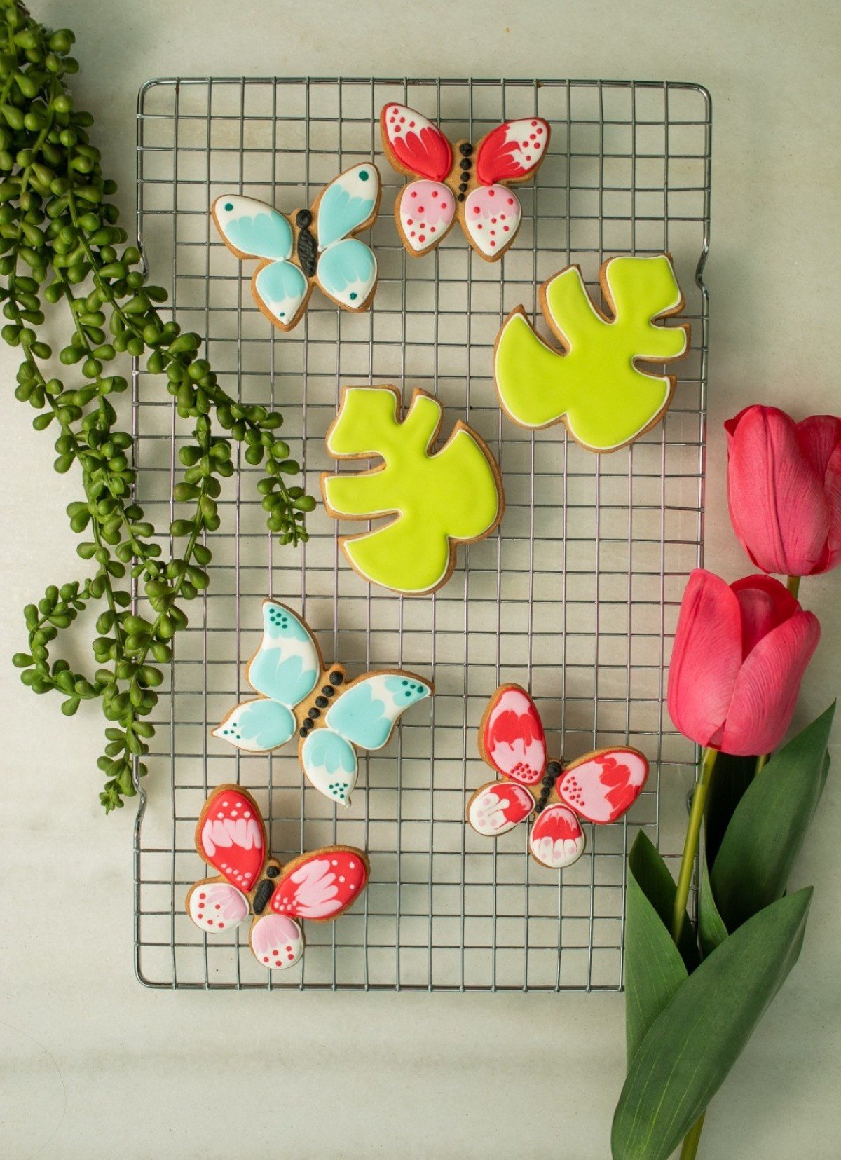 Na Biscoito Meu, os formatos variam de acordo com o tema das festas, que representam a maior demanda da marca 