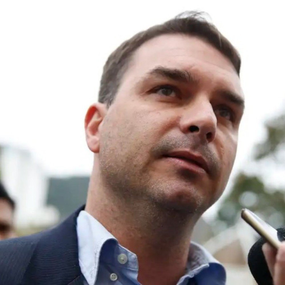 Após visita a Bolsonaro, Flávio chama racha com Michelle de 'página virada'