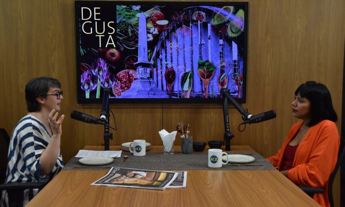 Na entrevista para o podcast Degusta, Marina Mendes conta que est&aacute; 'muito feliz' em executar projetos que exploram sua veia criativa
