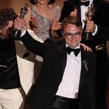 Diretor russo perde estatueta do Oscar após ser obrigado a despachá-la em aeroporto - Patrick T. Fallon/16.mar.2026/AFP via Getty Images