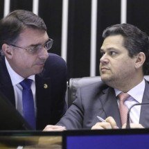 Apesar do discurso moderado, Flávio Bolsonaro se mexeu contra Messias na reta final