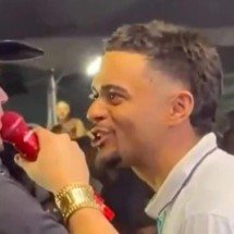 Susto em show: homem invade palco e ameaça cantor Natanzinho Lima