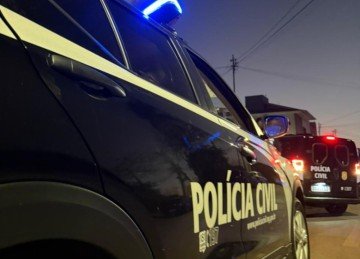 Durante o cumprimento das ordens judiciais, a PCMG apreendeu dispositivos eletrônicos e documentos que serão submetidos à análise técnica  -  (crédito: PCMG)
