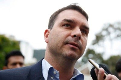 O senador Fl&aacute;vio Bolsonaro (PL) &eacute; pr&eacute;-candidato &agrave; presid&ecirc;ncia da Rep&uacute;blica -  (crédito:  T&acirc;nia R&ecirc;go/Ag&ecirc;ncia Brasil)