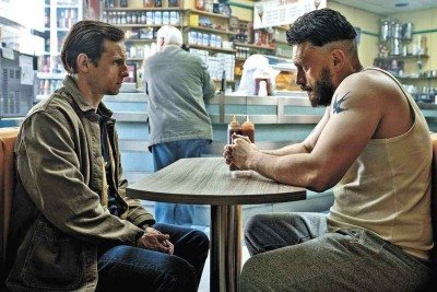 Niall (Jamie Bell) e Ruben (Richard Gadd) vivem rela&ccedil;&atilde;o de masculinidade t&oacute;xica em "Pela metade", miniss&eacute;rie com seis epis&oacute;dios da HBO Max -  (crédito: HBO/Divulga&ccedil;&atilde;o)