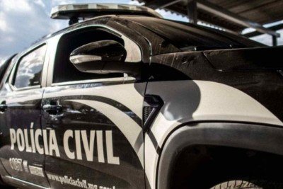 Sete pessoas, quatro homens e tr&ecirc;s mulheres, foram presas nessa quarta-feira (29/4) suspeitas de envolvimento no homic&iacute;dio de uma mulher de 48 anos, que foi morta a pedradas e pauladas -  (crédito: Divulga&ccedil;&atilde;o PCMG)