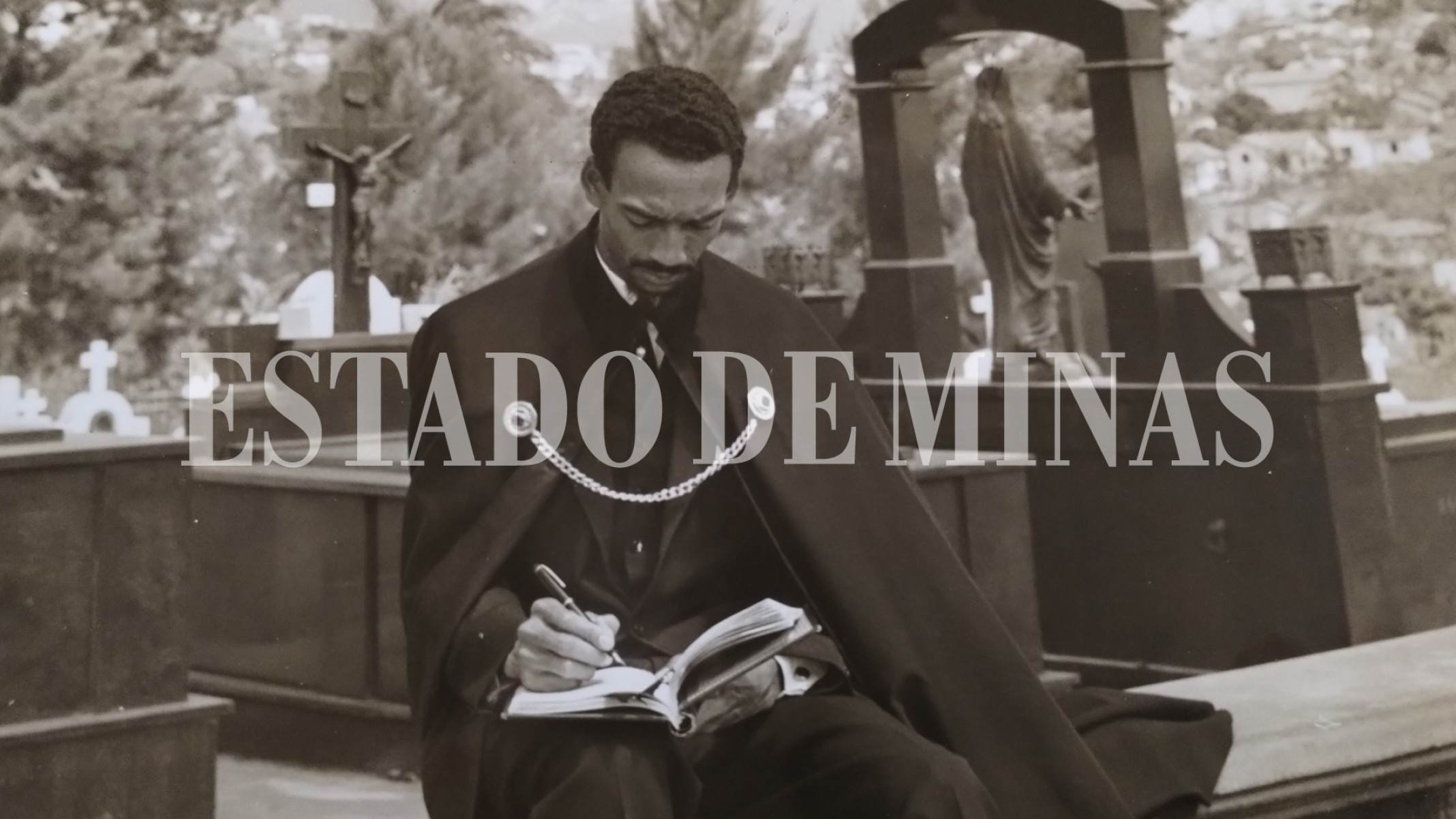 A capa e os cemitérios marcaram a trajetória do poeta Conde Belamorte-Luiz Alfredo/O Cruzeiro/Arquivo EM