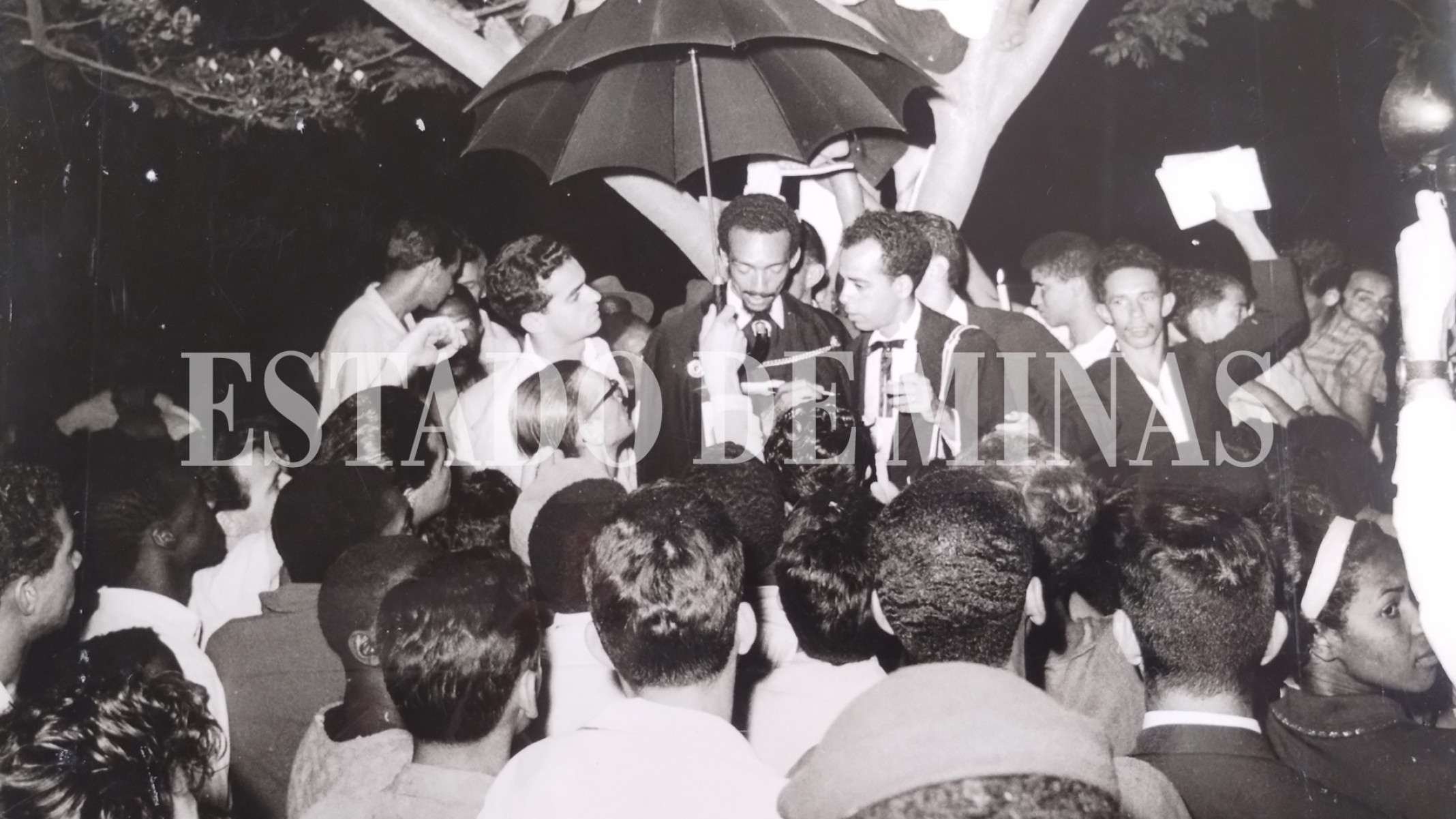 Em 1963, Belamorte levou multidão às portas do Cemitério da Saudade, em BH, para lançamento de livro-Luiz Alfredo e José Nicolau/O Cruzeiro/Arquivo EM