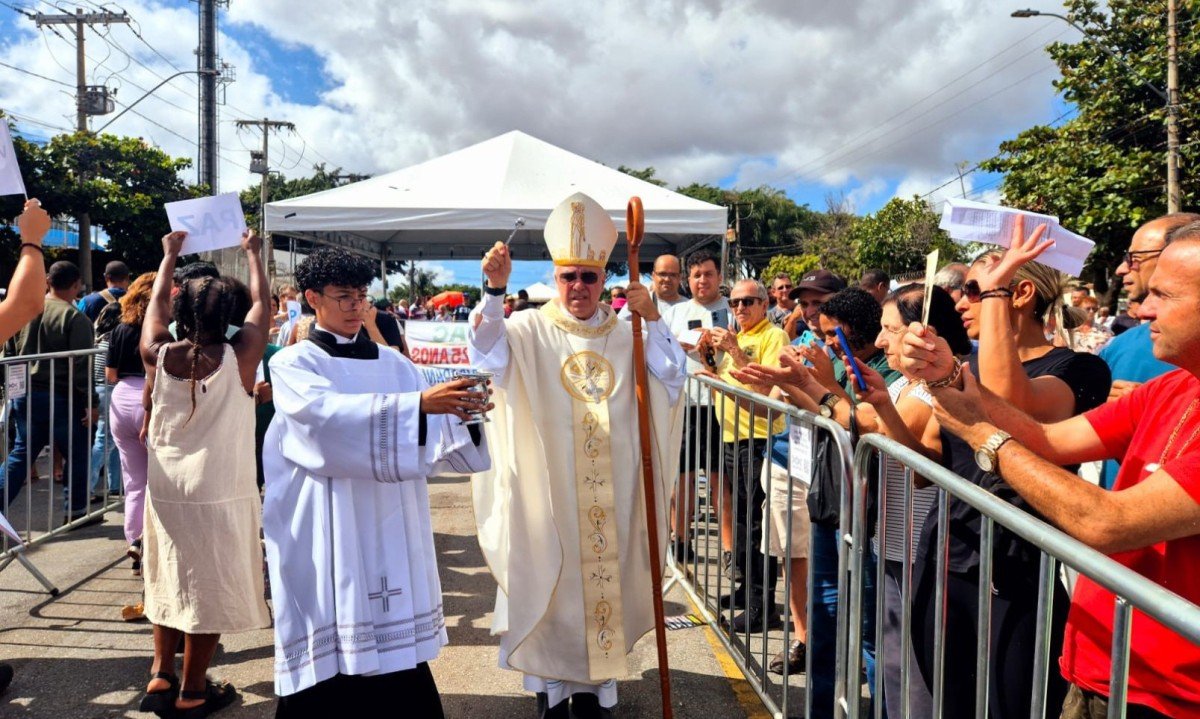 Missa do Trabalhador celebrada pelo Bispo auxiliar dom Nivaldo dos Santos em Contagem-Jair Amaral/EM/D.A Press
