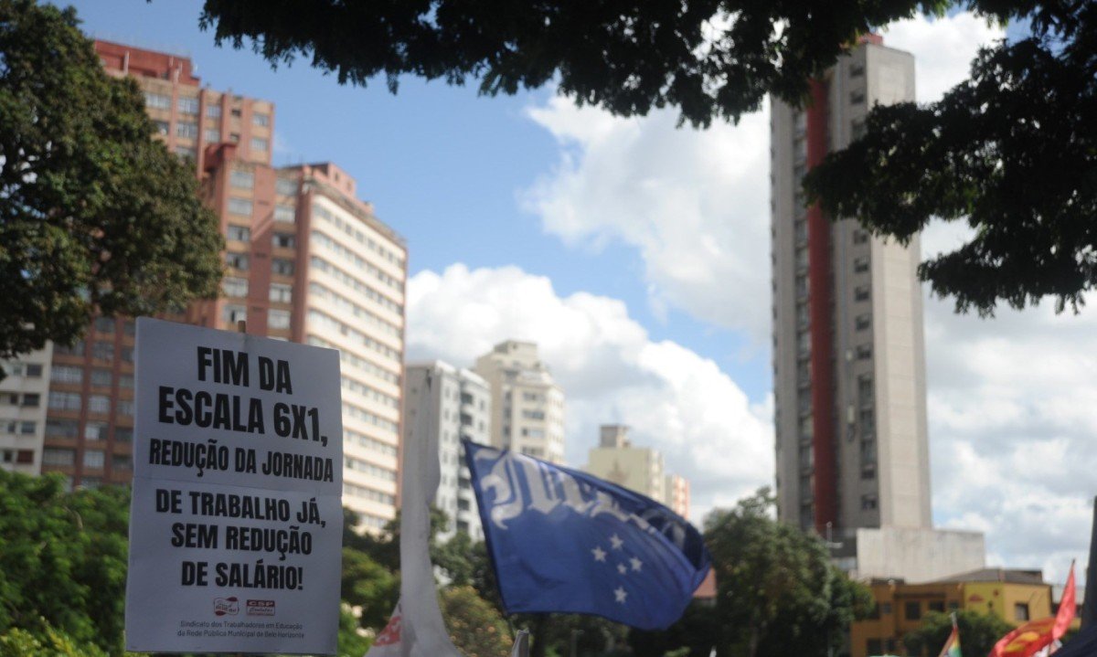 Manifestação do Dia do Trabalhador realizada nesta sexta-feira (1/5), na Praça Raul Soares, em Belo Horizonte-Alexandre Guzanshe/EM/D.A Press