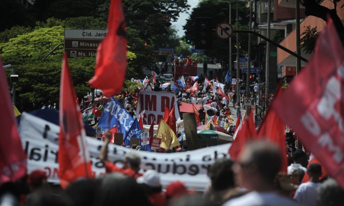 Manifestação do Dia do Trabalhador realizada nesta sexta-feira (1/5), na Praça Raul Soares, em Belo Horizonte-Alexandre Guzanshe/EM/D.A Press