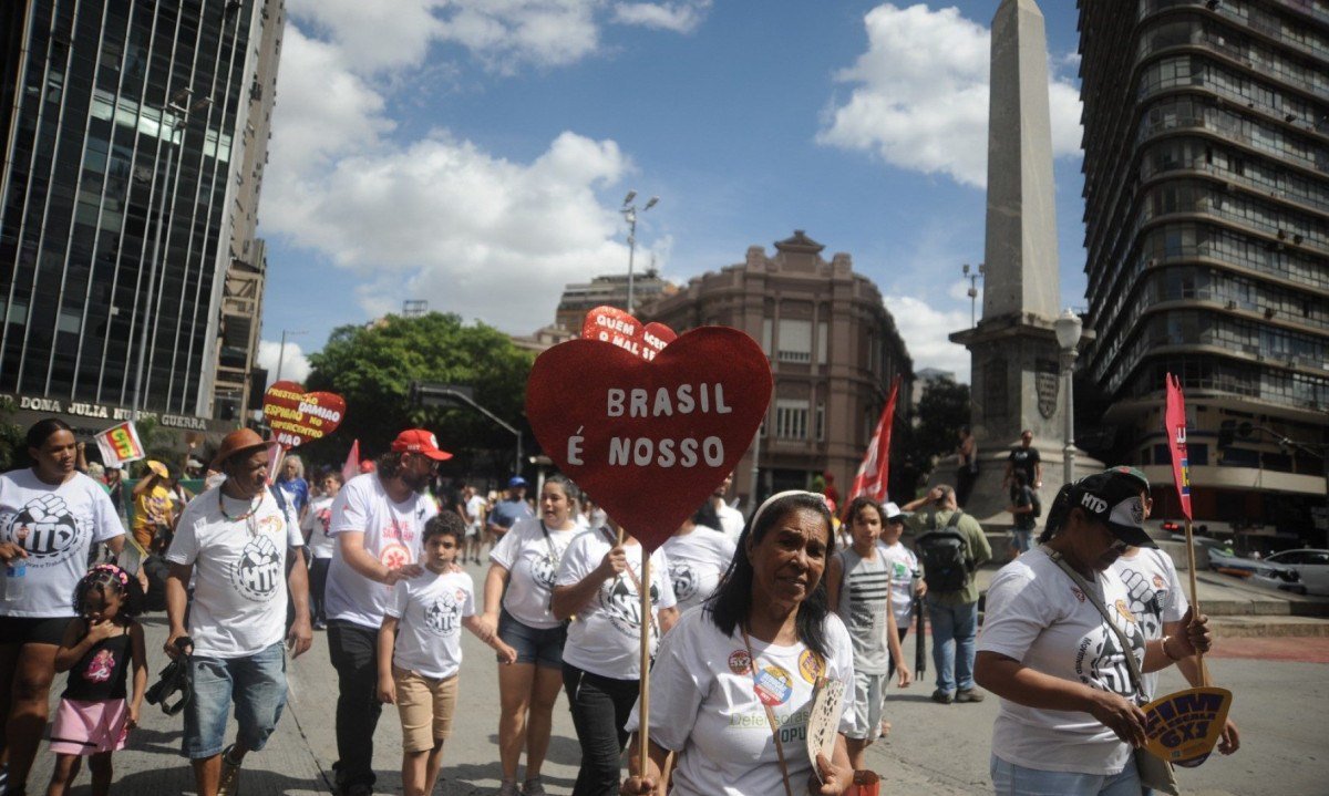 Manifestação do Dia do Trabalhador realizada nesta sexta-feira (1/5), na Praça Raul Soares, em Belo Horizonte-Alexandre Guzanshe/EM/D.A Press