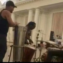 Antes do megashow, banda de Shakira improvisa ensaio em hotel no Rio - Redes sociais/Reprodução