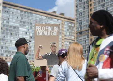 Manifestantes vão às ruas de BH pelo fim da escala 6x1 -  (crédito: Alexandre Guzanshe / EM / D.A. Press)