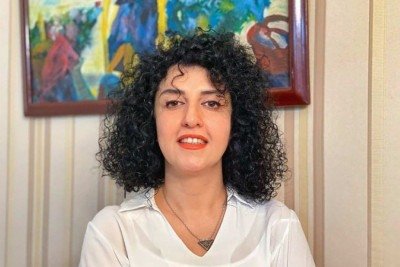 Narges Mohammadi foi presa em dezembro de 2025, durante uma cerimônia em memória de um advogado na cidade de Mashhad -  (crédito: AFP PHOTO/NARGES MOHAMMADI FOUNDATION)