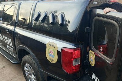 Policiais civis cumpriram o mandado de pris&atilde;o em uma cl&iacute;nica de recupera&ccedil;&atilde;o contra o homem sentenciado pelo estupro do pr&oacute;prio filho -  (crédito: PCMG)