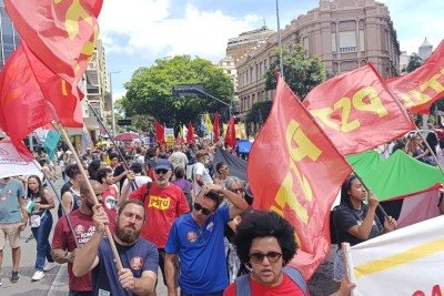 Manifestação do Dia do Trabalhador, nesta sexta-feira (1º/5), na Praça Raul Soares, em Belo Horizonte -  (crédito: Alexandre Guzanshe/EM/D.A Press)