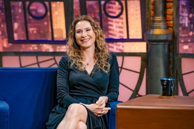 Lavínia Vlasak abriu o jogo sobre seu afastamento das novelas durante participação no programa 'The noite com Danilo Gentili', do SBT, na última quinta-feira (30/4) -  (crédito: Lourival Ribeiro/SBT)