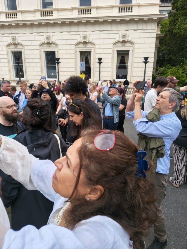 O artista Banksy confirmou a autoria da estátua que apareceu no centro de Londres-Benny Cohen/EM/D.A Press