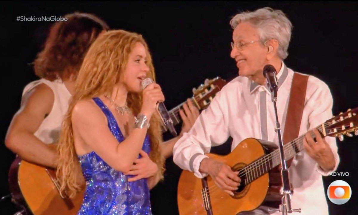 Shakira canta com Caetano Veloso 