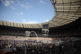 Fé e solidariedade: "Cristo é o Show" reúne milhares de fiéis no Mineirão