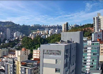 Dia amanheceu claro com raras nuvens na altura do bairro Luxemburgo, Centro-Sul de BH -  (crédito: Clima ao Vivo)