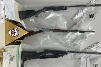 Suspeito foi preso por porte ilegal de arma de fogo -  (crédito: Divulga&ccedil;&atilde;o PMMG)