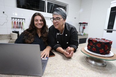 Ao lado da filha, Paola, Carla Camisassa consegue ter uma forte presença digital e estar atenta às tendências -  (crédito: Marcos Vieira/EM/D.A Press)