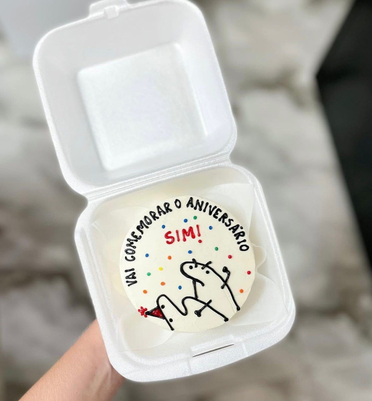 Carla Camisassa foi uma das primeiras confeiteiras de BH a fazer bent&ocirc; cake
