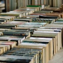 Consumo de livros cresce no Brasil e ganha força nas redes - DINO