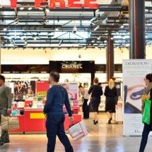Entre malas e luxo: a era dos freeshops e o desejo brasileiro por marcas estrangeiras na hiperinflação - Portal Giro 10