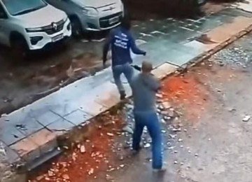 Policiais invadem depósito da Prefeitura, agridem funcionários e resgatam veículo após show da Shakira -  (crédito: Tupi)
