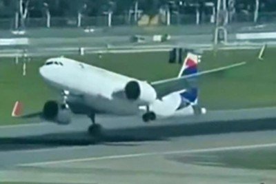 Piloto enfrentou fortes ventos durante o pouso, que foi realizado em segurança momentos depois

 -  (crédito: Redes sociais)