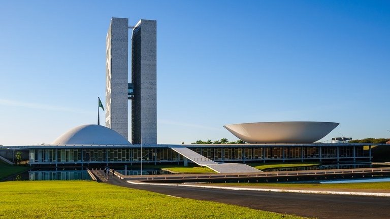 Como acompanhar um projeto de lei e pressionar políticos pela internet