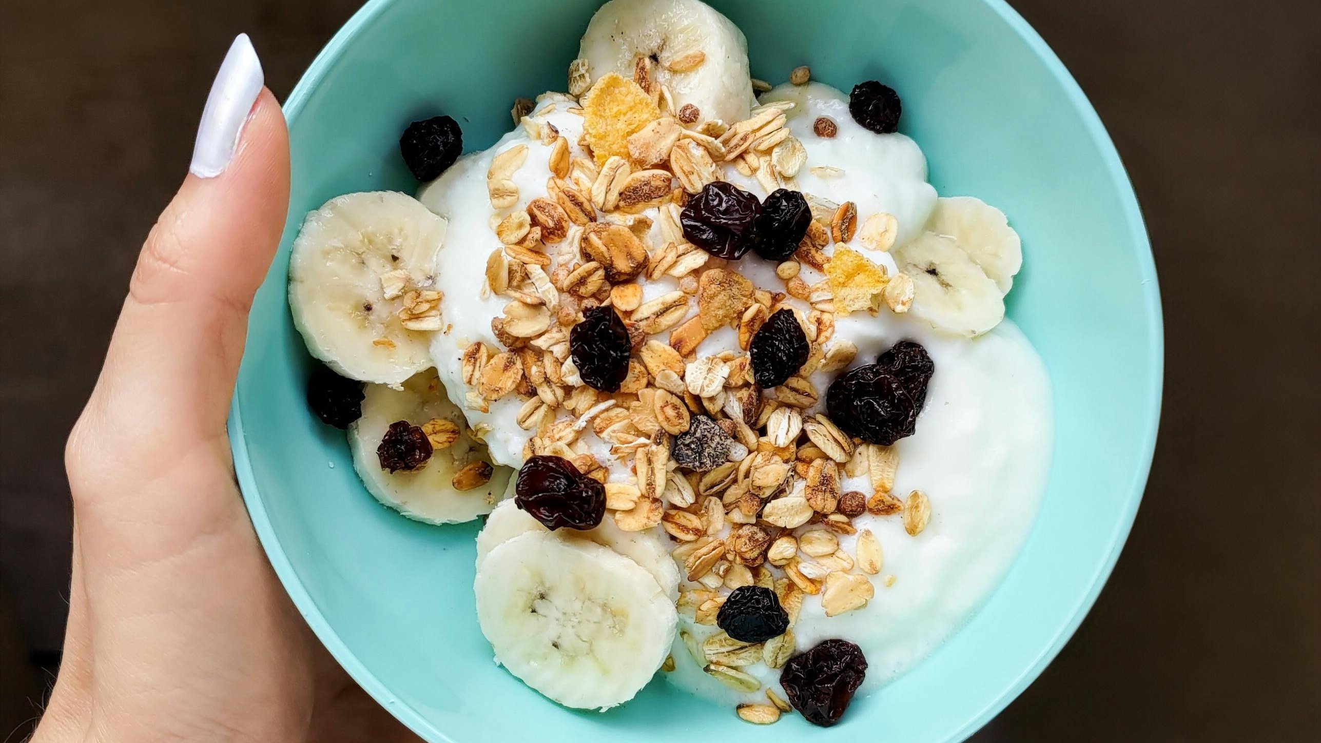 Op&ccedil;&otilde;es como iogurte e aveia, enriquecidas com frutas, s&atilde;o aliadas no controle do apetite e promovem saciedade para o emagrecimento. -  (crédito: Pexels)