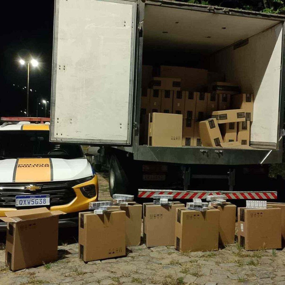Motorista é preso com carga de maço de cigarro avaliada em mais R$ 1 milhão