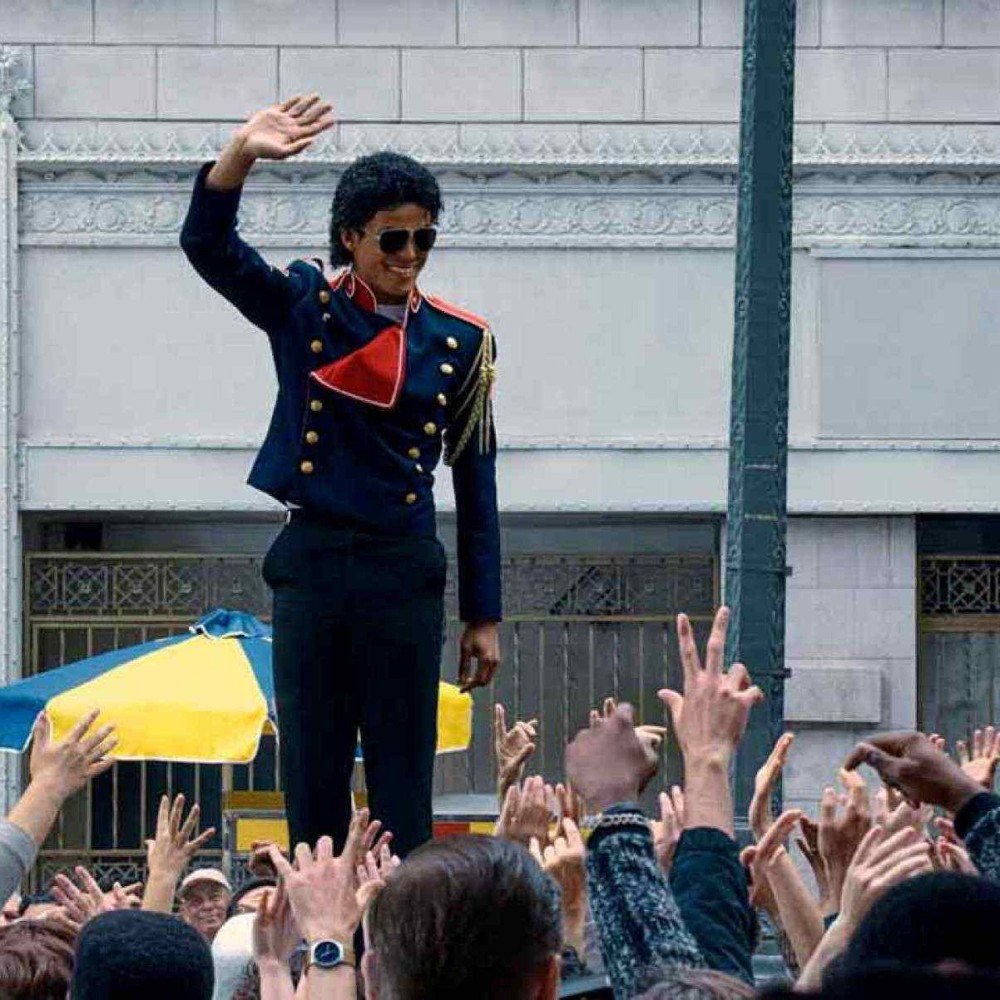 ‘Michael’ leva o Rei do Pop de volta ao trono