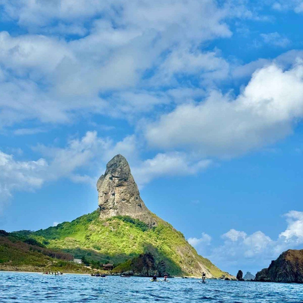Cart&atilde;o-postal de Fernando de Noronha, o Morro do Pico traduz a ess&ecirc;ncia selvagem do arquip&eacute;lago