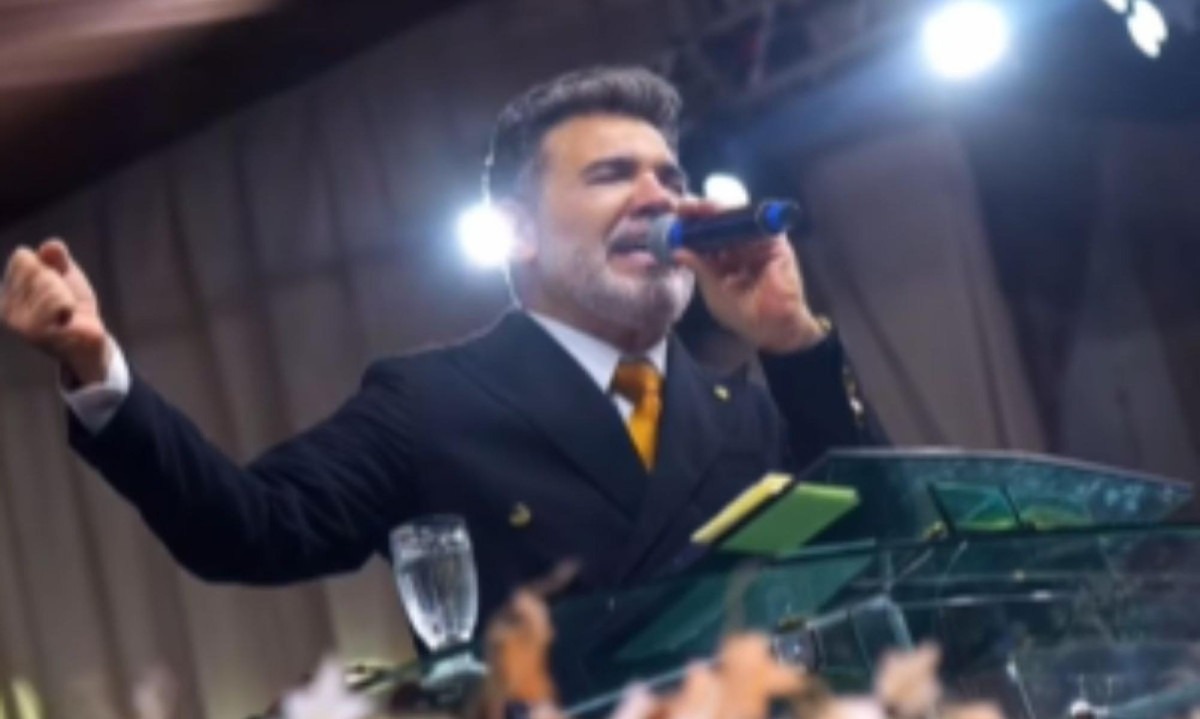 O deputado federal e pastor Marcos Feliciano (PL-SP) declarou apoio a Carlos Bolsonaro (PL-SC) ao Senado durante culto em Balneário Camboriú - (crédito: Divulgação/Congresso dos Gideões)