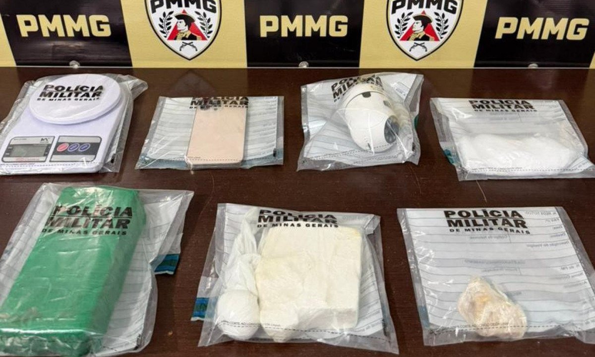 Denúncia leva à apreensão de cocaína, maconha e crack no município Central de Minas, no Vale do Rio Doce - (crédito: Divulgação/ PMMG)
