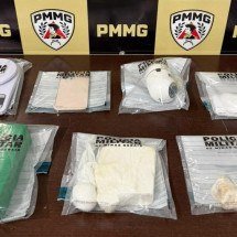 PM prende mulher que escondia drogas nas partes íntimas e vigiava policiais - Divulgação/ PMMG