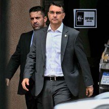 O soft power de Flávio Bolsonaro em busca dos votos voláteis do centro - Ton Molina/AFP – 9/12/25