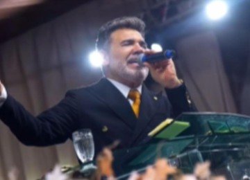 O deputado federal e pastor Marcos Feliciano (PL-SP) declarou apoio a Carlos Bolsonaro (PL-SC) ao Senado durante culto em Balneário Camboriú -  (crédito: Divulgação/Congresso dos Gideões)