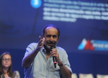 Pré-candidato ao governo do estado, o ex-prefeito de BH criticou o Propag e defendeu abatimento no valor principal do débito -  (crédito: Alexandre Guzsanche/EM/D.A.Press)